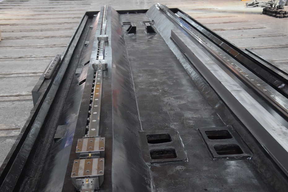 數(shù)控龍門(mén)銑床線(xiàn)規(guī)的優(yōu)缺點(diǎn)及更換線(xiàn)軌一般要多少錢(qián).jpg 數(shù)控龍門(mén)銑床線(xiàn)規(guī)的優(yōu)缺點(diǎn)及更換線(xiàn)軌一般要多少錢(qián).jpg